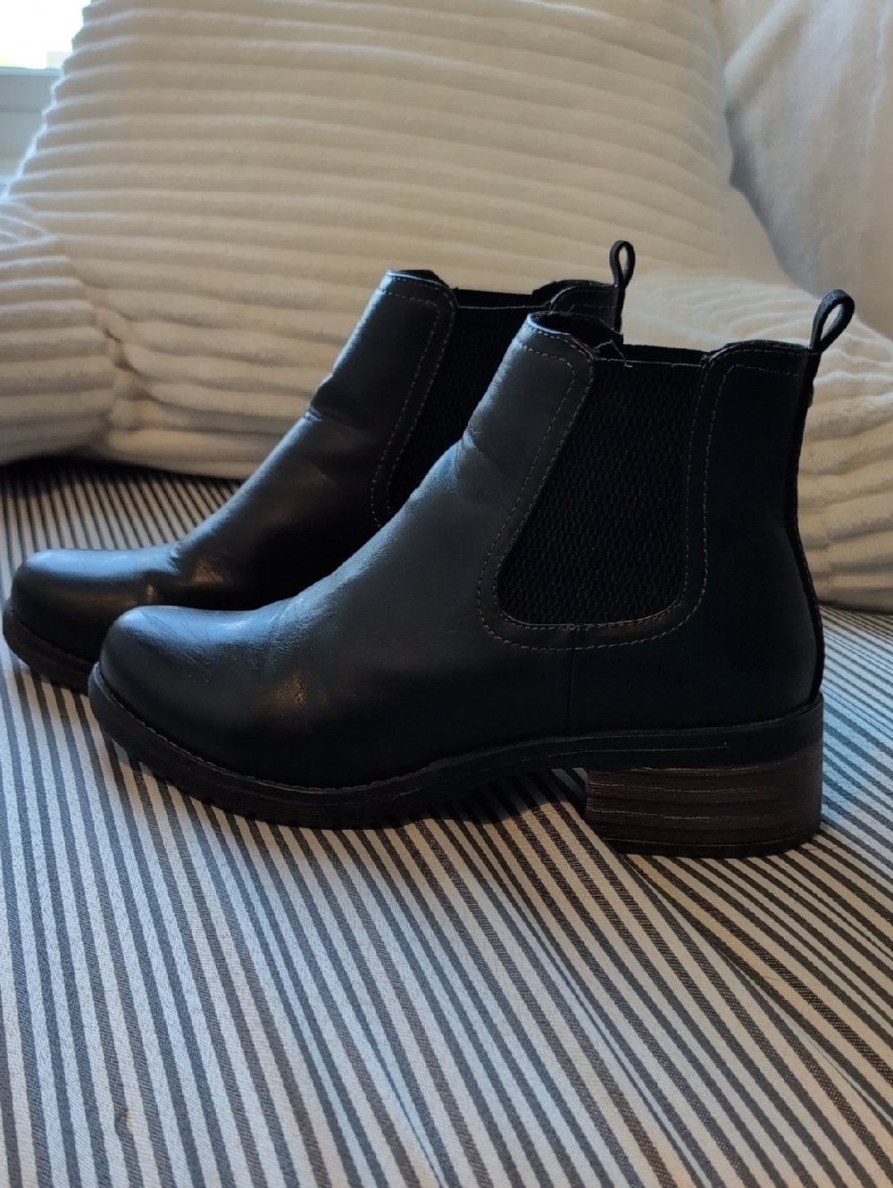 Eastland Black Leather Chelsea Ankle Boots "Jasmine" Size 9.5